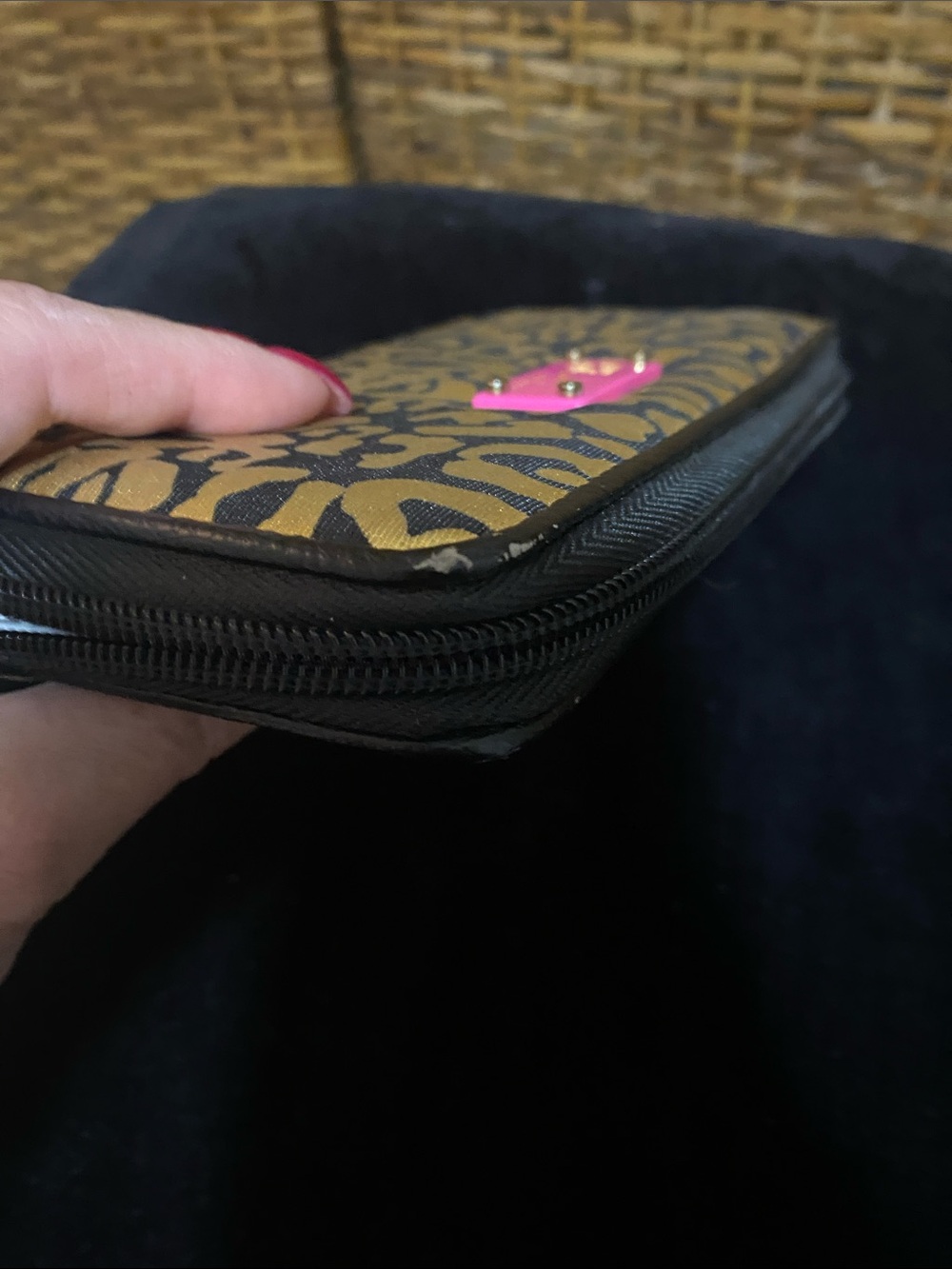 GUC Luv Betsy by Betsy Johnson gold Metalic Cheetah Print zip around Wallet - Picture 6 of 11